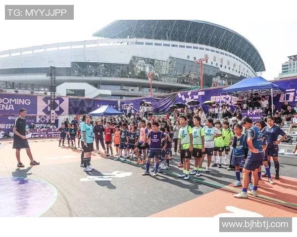 日本街头足球明星齐聚一堂共同庆祝足球文化的魅力与激情